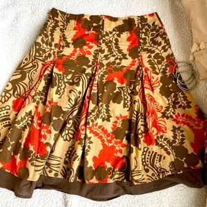 DKNY jeans flower pattern skirt in a good condition no stains or rips